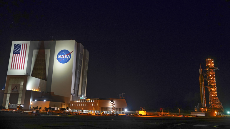 Η NASA ζητά συνεργασία με άλλες εταιρείες για τις αποστολές της στη Σελήνη, μετά τις καθυστερήσεις της SpaceX