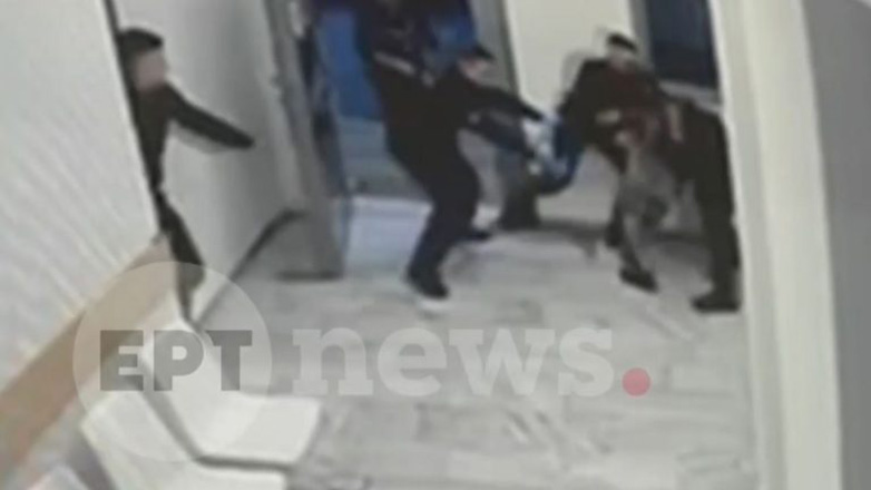 Χάος με απόπειρα απόδρασης στο Αστυνομικό Τμήμα του Αγίου Παντελεήμονα