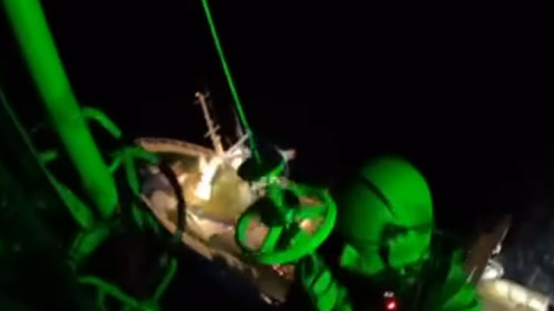 Εντυπωσιακή διάσωση ψαρά από Super Puma