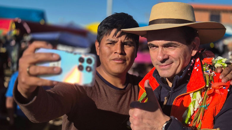 Βολιβία: Ο κεντροδεξιός γερουσιαστής Πας εκλέγεται πρόεδρος