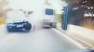 Σοκαριστικό βίντεο από σφοδρή σύγκρουση οχημάτων στη Θεσσαλονίκη