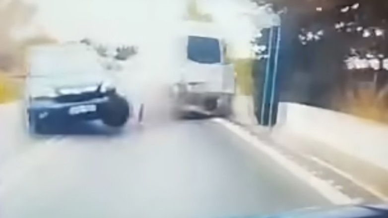 Σοκαριστικό βίντεο από σφοδρή σύγκρουση οχημάτων στη Θεσσαλονίκη