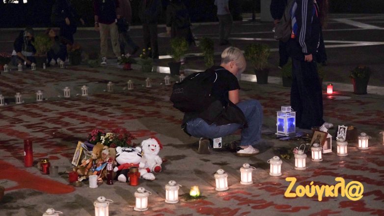 Συγκέντρωση του ΣΥΡΙΖΑ στο Σύνταγμα κατά της τροπολογίας για τον Άγνωστο Στρατιώτη Συγκέντρωση του ΣΥΡΙΖΑ στο Σύνταγμα κατά της τροπολογίας για τον Άγνωστο Στρατιώτη