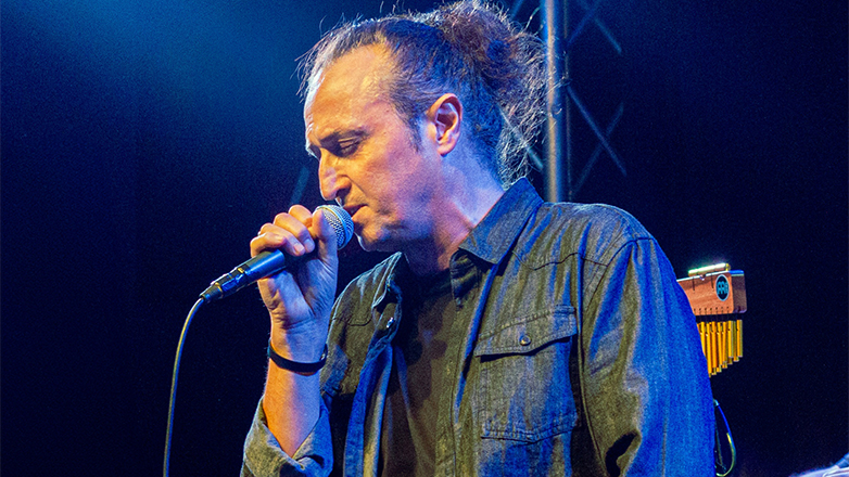 Ο Γιάννης Παπανικολάου live στο Γυάλινο Up Stage