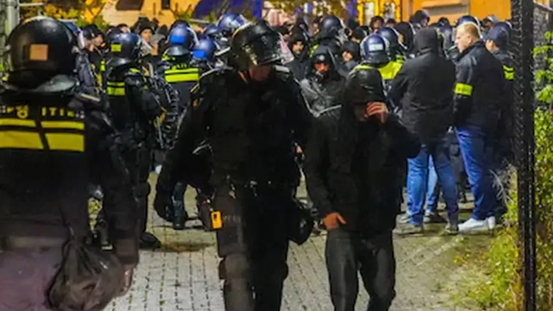 Η ολλανδική αστυνομία συνέλαβε 200 οπαδούς της Νάπολι για… προληπτικούς λόγους