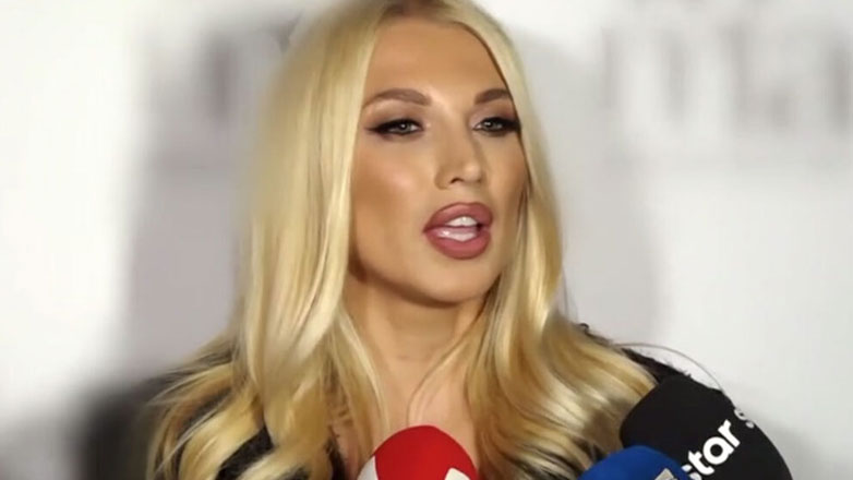 Κωνσταντίνα Σπυροπούλου: «Τα περισσότερα δικά μου μαχαιρώματα στην τηλεόραση ήταν μπροστινά»