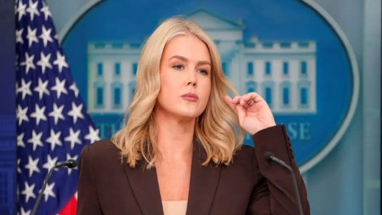 «Η μάνα σου»: Απίστευτη απάντηση της εκπροσώπου του Τραμπ σε ερώτηση δημοσιογράφου
