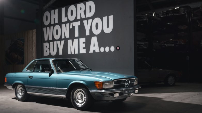 Σπάνια Mercedes 500SL θα εκτεθεί δημόσια μετά από 42χρόνια πραμονής σε κλιματιζόμενο γκαράζ 
