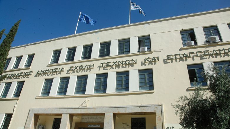 Εξωσχολικός εισέβαλε στη Σιβιτανίδειο και χαστούκισε Διευθύντρια
