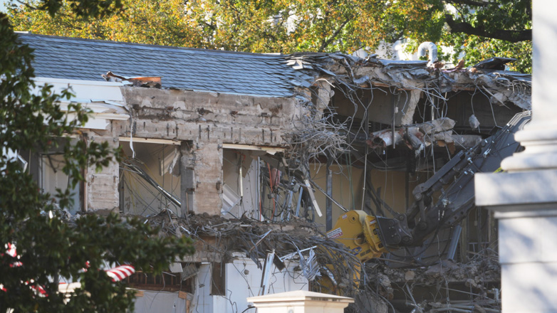 Ο Τραμπ κατεδάφισε τμήμα του Λευκού Οίκου για να φτιάξει αίθουσα χοροεσπερίδων