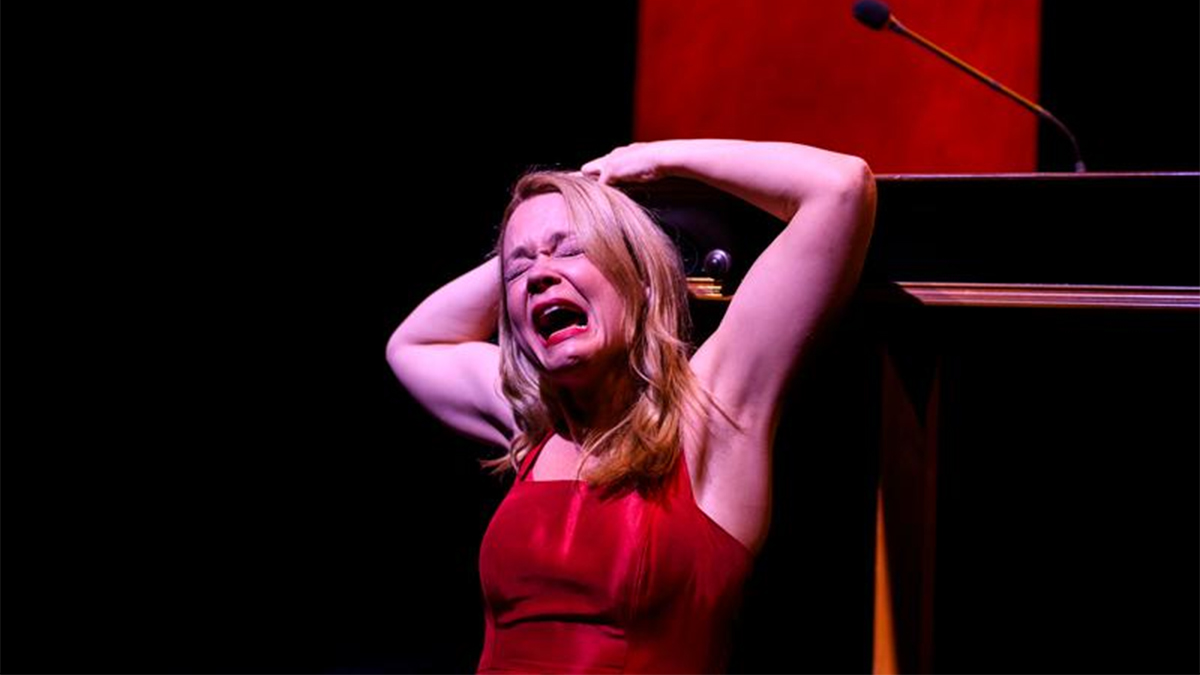 Το συγκλονιστικό «Prima Facie» με τη Λένα Παπαληγούρα επιστρέφει