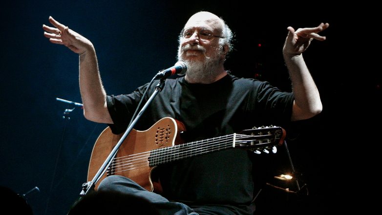 «Ας κρατήσουν οι χοροί»: Το «αντίο» επώνυμων και ανώνυμων στον Δ. Σαββόπουλο «Ας κρατήσουν οι χοροί»: Το «αντίο» επώνυμων και ανώνυμων στον Δ. Σαββόπουλο