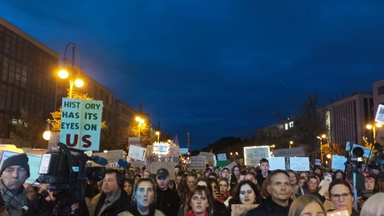 Βερολίνο: Συγκέντρωση διαμαρτυρίας για τη δήλωση Μερτς για τους μετανάστες