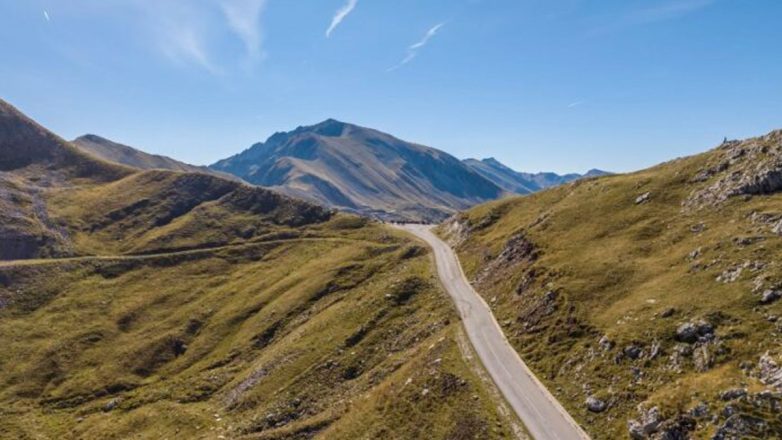 Αυτός είναι ο πιο ψηλός ασφάλτινος δρόμος στην Ελλάδα Αυτός είναι ο πιο ψηλός ασφάλτινος δρόμος στην Ελλάδα