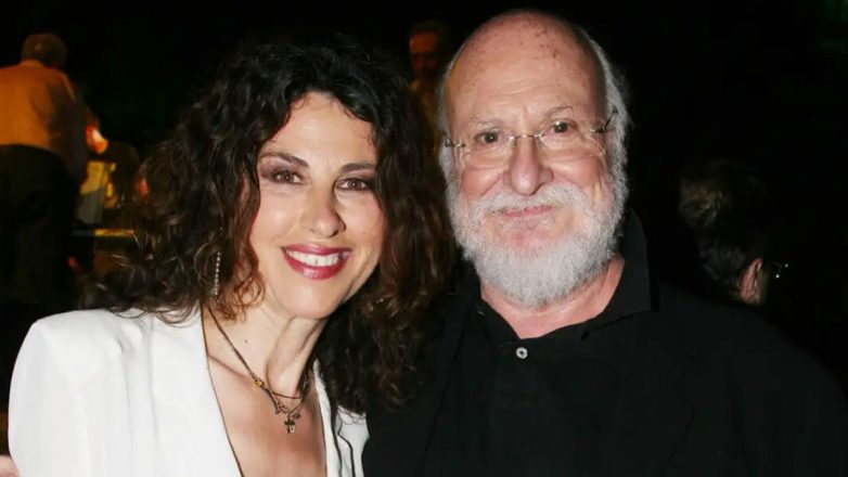 Συγκινεί η Ελευθερία Αρβανιτάκη για τον Διονύση Σαββόπουλο: «Είμαι βαθιά λυπημένη γιατί υπήρξε μέντοράς μου» Συγκινεί η Ελευθερία Αρβανιτάκη για τον Διονύση Σαββόπουλο: «Είμαι βαθιά λυπημένη γιατί υπήρξε μέντοράς μου»