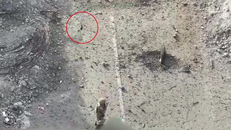 Βίντεο-σοκ: Ρώσος στρατιώτης φέρεται να σκοτώθηκε από ρωσικό drone ενώ επιχειρούσε να παραδοθεί Βίντεο-σοκ: Ρώσος στρατιώτης φέρεται να σκοτώθηκε από ρωσικό drone ενώ επιχειρούσε να παραδοθεί