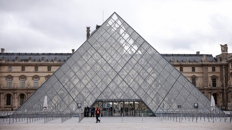 Γαλλία: Η πρόεδρος του Λούβρου ζητεί την εγκατάσταση αστυνομικού τμήματος στο μουσείο