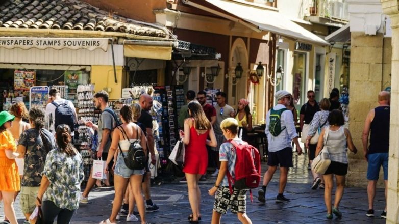 Περίπου 25 εκατομμύρια οι τουρίστες στην Ελλάδα στο οκτάμηνο Περίπου 25 εκατομμύρια οι τουρίστες στην Ελλάδα στο οκτάμηνο