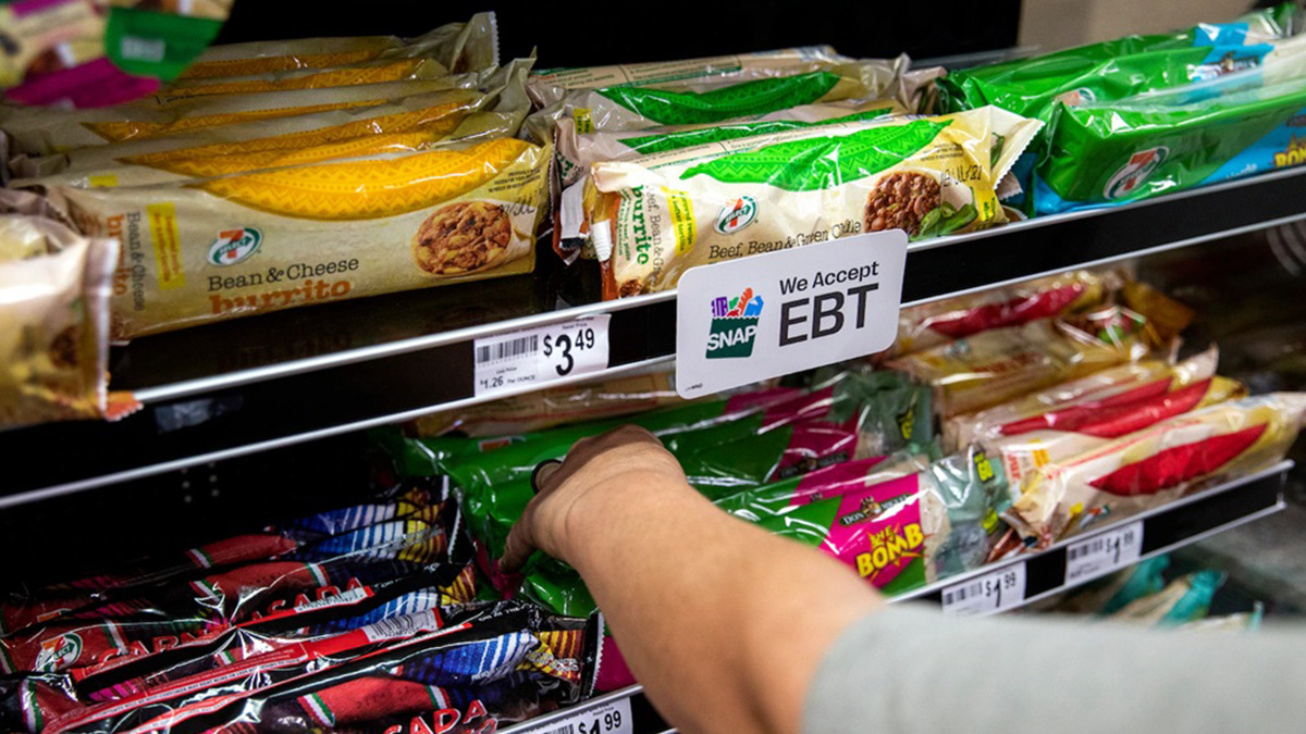 Εκατομμύρια κινδυνεύουν να χάσουν τα προνόμια των κουπονιών τροφίμων εάν συνεχιστεί το shutdown στις ΗΠΑ