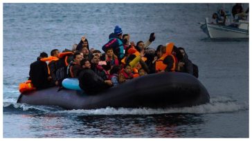 Γυναίκες έτοιμες να γεννήσουν ανάμεσα στους μετανάστες που φτάνουν στην Κρήτη