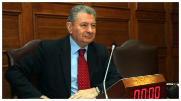 Σοκάρει η κατάθεση από τον γιο του Σήφη Βαλυράκη: «Ο πατέρας μου ήταν ξυλοκοπημένος, με μελανιές στο κεφάλι του»