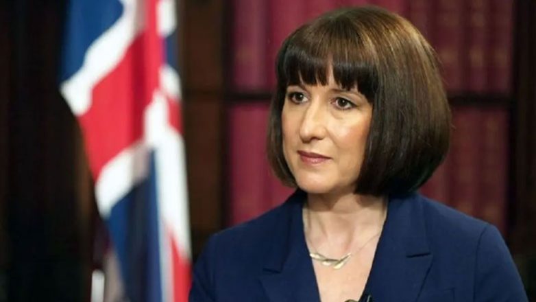 Βρετανία: Η υπ. Οικονομικών Ριβς εξετάζει το ενδεχόμενο αύξησης του φόρου εισοδήματος