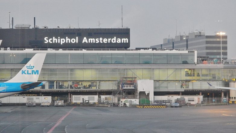 Το αεροδρόμιο του Άμστερνταμ ακυρώνει δεκάδες πτήσεις Το αεροδρόμιο του Άμστερνταμ ακυρώνει δεκάδες πτήσεις