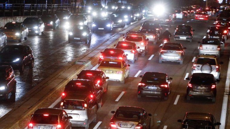 Μεγάλες καθυστερήσεις και μποτιλιάρισμα στην Αττική Οδό στο ρεύμα προς Αεροδρόμιο Μεγάλες καθυστερήσεις και μποτιλιάρισμα στην Αττική Οδό στο ρεύμα προς Αεροδρόμιο