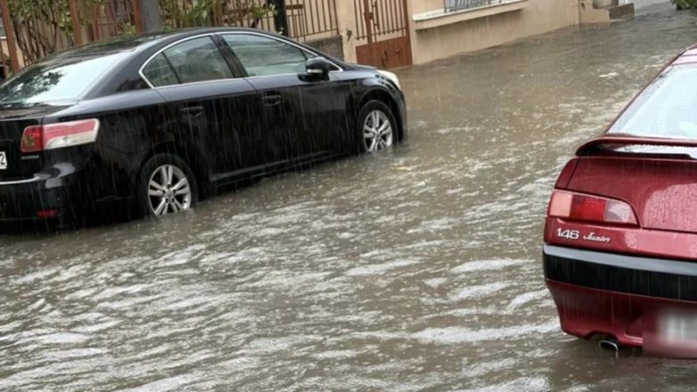 Μεσολόγγι: Πλημμύρησαν δρόμοι και σπίτια από την έντονη βροχόπτωση Μεσολόγγι: Πλημμύρησαν δρόμοι και σπίτια από την έντονη βροχόπτωση