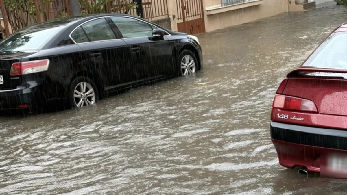 Μεσολόγγι: Πλημμύρησαν δρόμοι και σπίτια από την έντονη βροχόπτωση