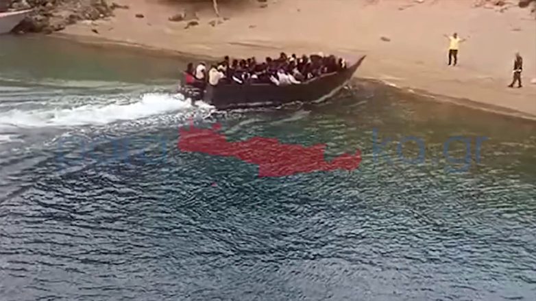 Βίντεο ντοκουμέντο: Η στιγμή που πλοιάριο με 40 μετανάστες φτάνει στη Γαύδο