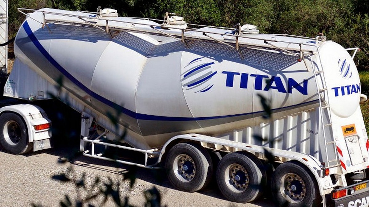 Η Fitch αναβάθμισε την προοπτική του Ομίλου TITAN