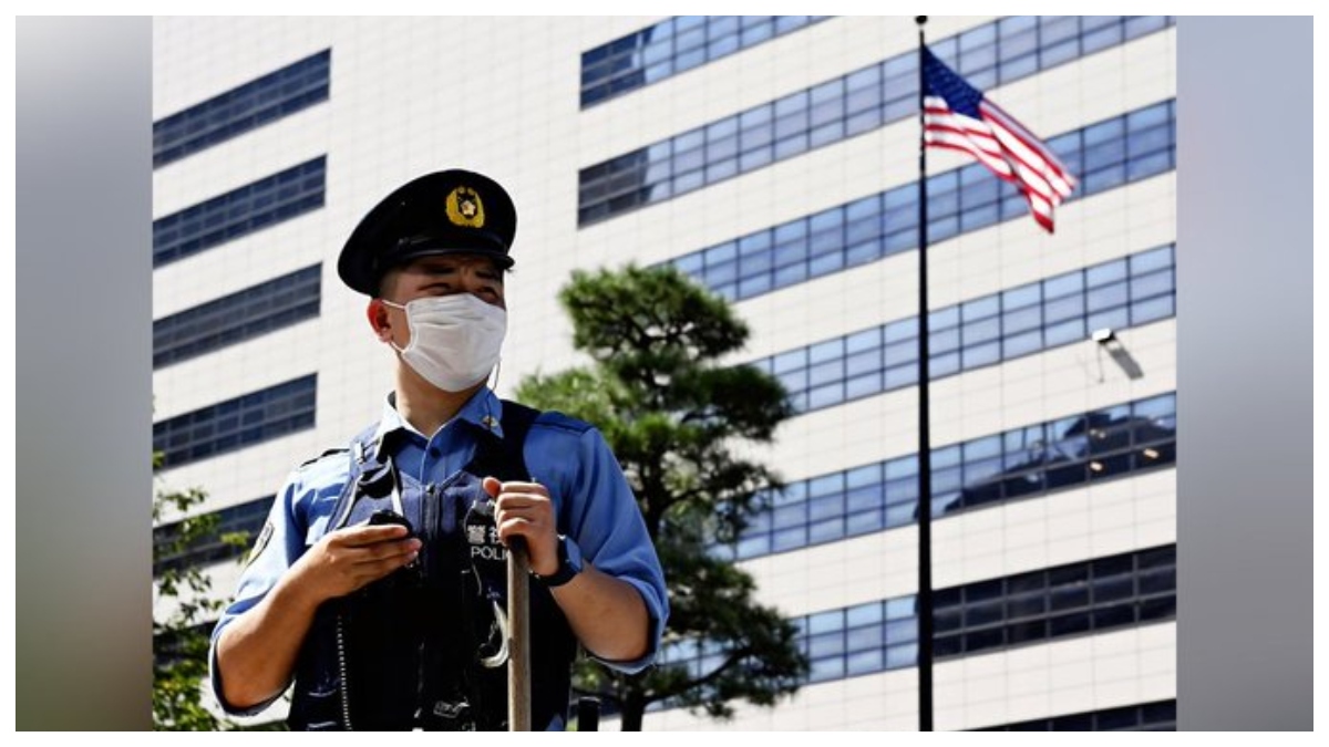 Άνδρας που κράδαινε μαχαίρι συνελήφθη κοντά στην πρεσβεία των ΗΠΑ στο Τόκιο