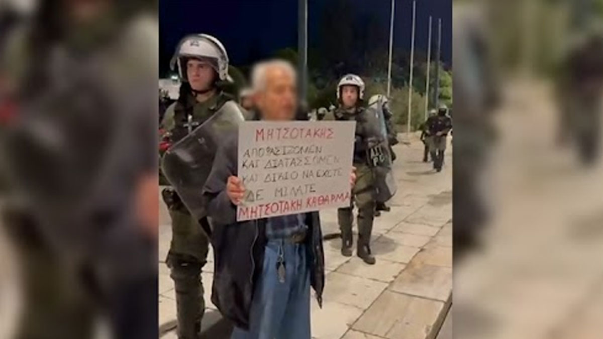Βίντεο δείχνει αστυνομικό των ΜΑΤ να σπρώχνει ηλικιωμένο