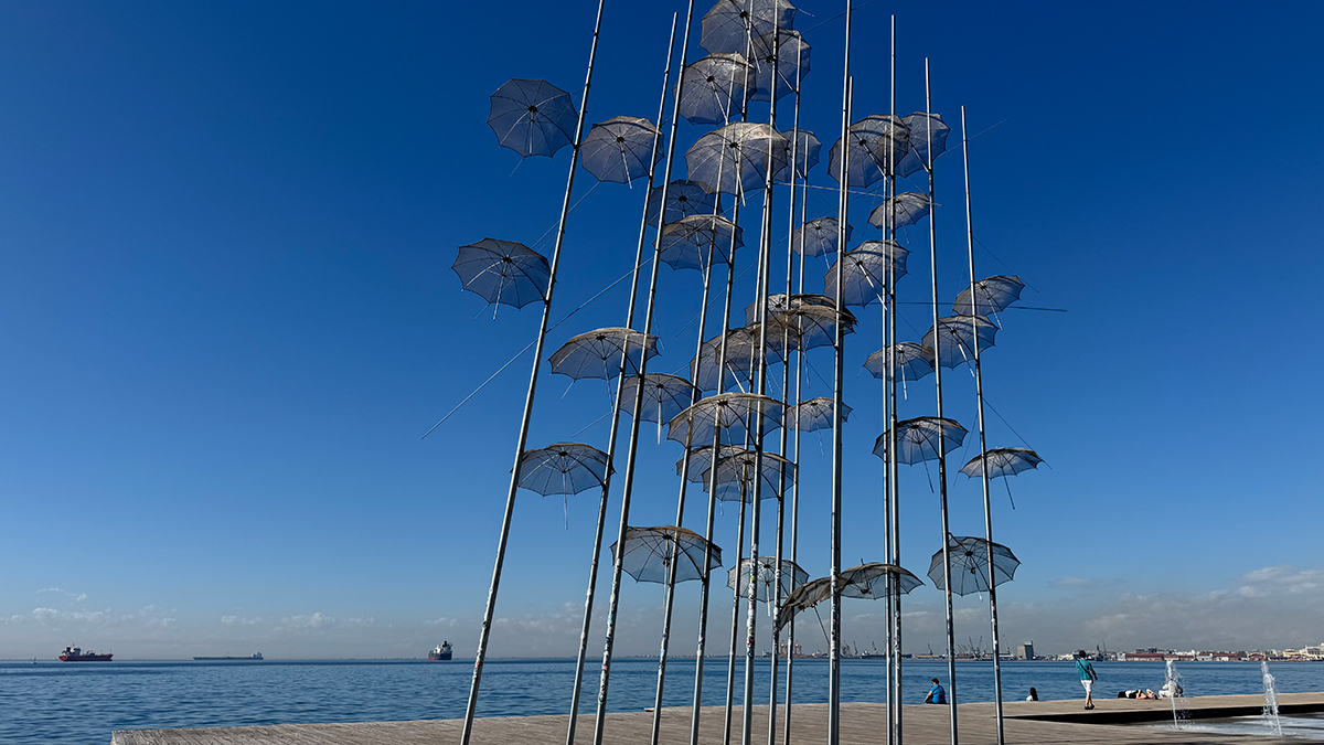 Θεσσαλονίκη: «Ξενιτεύτηκαν» για επισκευή οι «Ομπρέλες» του Ζογγολόπουλου