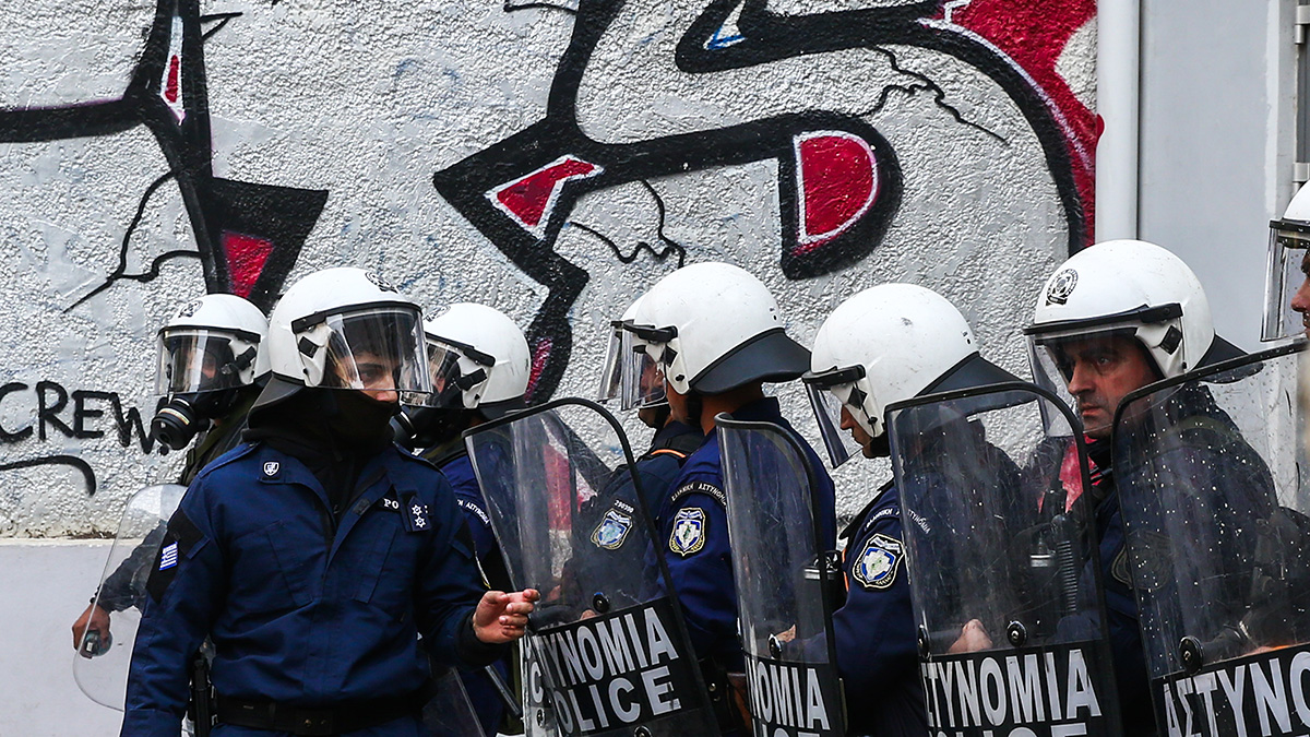 Αστυνομικός των ΜΑΤ βρέθηκε νεκρός από πυροβόλο όπλο στους Αμπελοκήπους