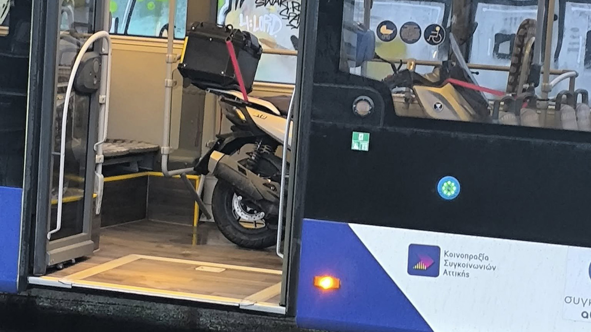Οδηγός λεωφορείου εκτελούσε δρομολόγια με… φορτωμένη τη μοτοσικλέτα του στο εσωτερικό
