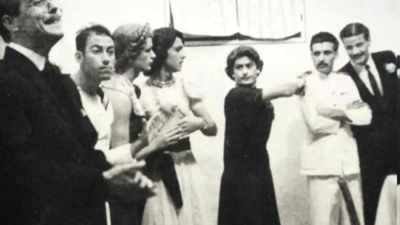 Φωτογραφία – ντοκουμέντο: O Θανάσης Βέγγος στη θεατρική παράσταση «Ο πειρασμός» το 1949 στη Μακρόνησο Φωτογραφία – ντοκουμέντο: O Θανάσης Βέγγος στη θεατρική παράσταση «Ο πειρασμός» το 1949 στη Μακρόνησο