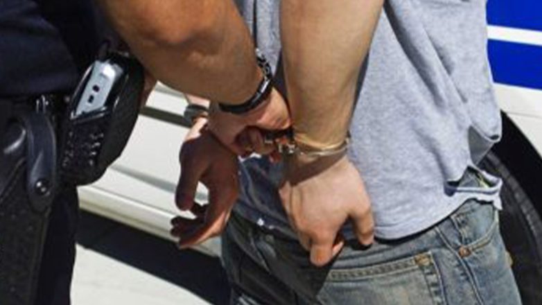 Ηράκλειο: Κτυπούσε τη σύντροφό του και συνελήφθη Ηράκλειο: Κτυπούσε τη σύντροφό του και συνελήφθη