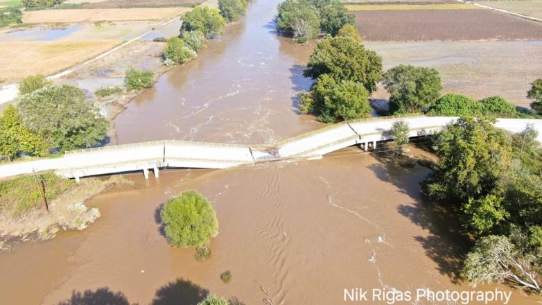 Η γέφυρα στον Παλαιόπυργο παραμένει μια παγίδα θανάτου δύο χρόνια μετά την καταστροφή της