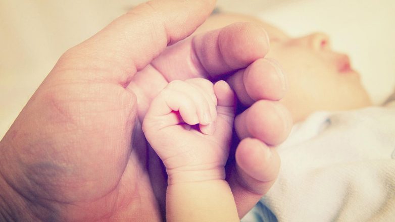 Ηράκλειο: Νεογέννητο μετανάστριας παλεύει για τη ζωή του – Η μητέρα του έφτασε τη νύχτα στην Κρήτη με βάρκα