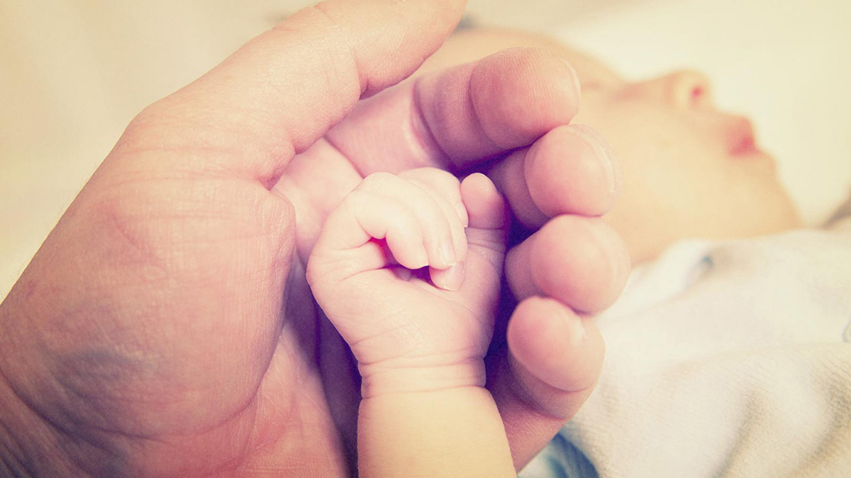 Ηράκλειο: Νεογέννητο μετανάστριας παλεύει για τη ζωή του – Η μητέρα του έφτασε τη νύχτα στην Κρήτη με βάρκα