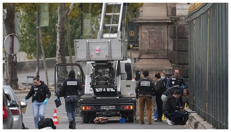 Ληστεία στο Λούβρο: Ψάχνουν στην Αμβέρσα μήπως βρουν τα κλεμμένα διαμάντια Ληστεία στο Λούβρο: Ψάχνουν στην Αμβέρσα μήπως βρουν τα κλεμμένα διαμάντια