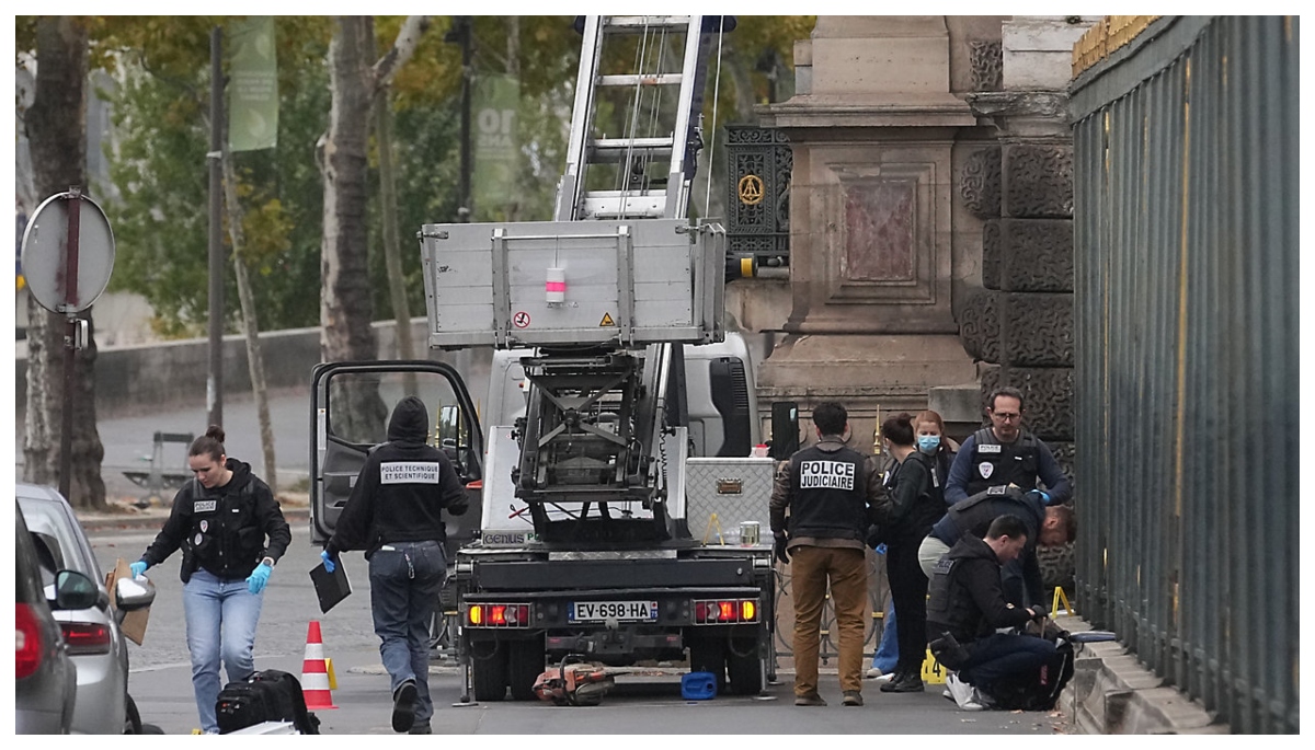 Ληστεία στο Λούβρο: Ψάχνουν στην Αμβέρσα μήπως βρουν τα κλεμμένα διαμάντια