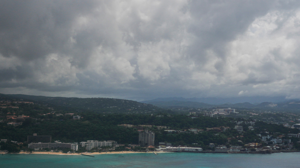 Η καταιγίδα Μελίσα έγινε κυκλώνας και απειλεί την Τζαμάικα