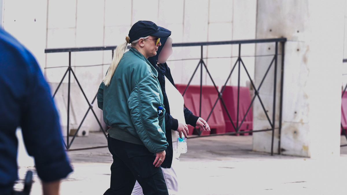 ΟΠΕΚΕΠΕ: Σε κατ’ οίκον περιορισμό με βραχιολάκι η πρώην σύζυγος του αρχηγού