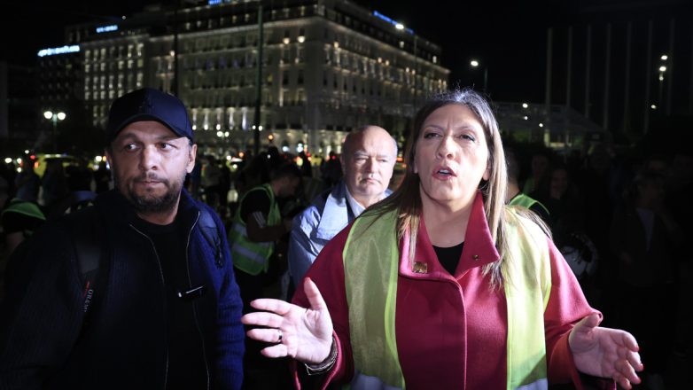 Στο Σύνταγμα ο Πάνος Ρούτσι: «Θα βρίσκομαι καθημερινά στον Άγνωστο Στρατιώτη» Στο Σύνταγμα ο Πάνος Ρούτσι: «Θα βρίσκομαι καθημερινά στον Άγνωστο Στρατιώτη»