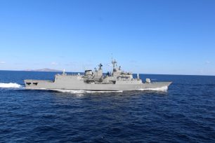 Συρροή κόσμου για να δει τα πλοία του Πολεμικού Ναυτικού