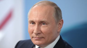 Eπίσκεψη Πούτιν στο διοικητήριο των ρωσικών ενόπλων δυνάμεων