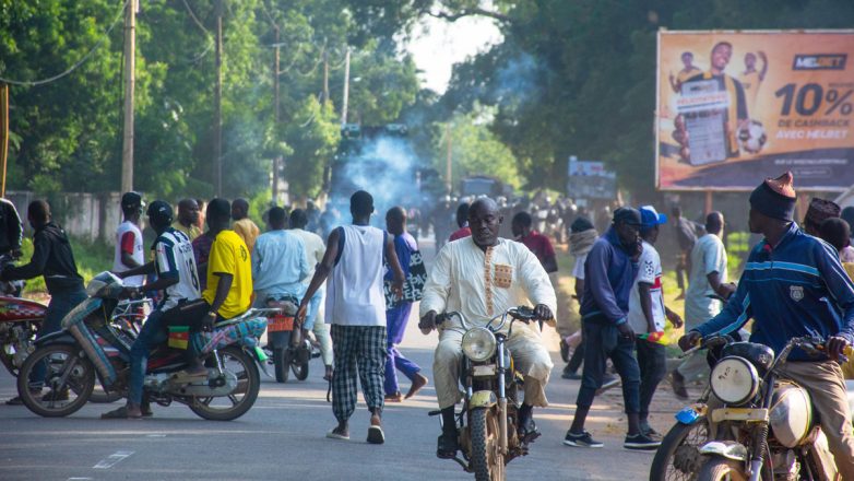Καμερούν: Τέσσερις νεκροί σε συγκρούσεις αστυνομικών με υποστηρικτές της αντιπολίτευσης Καμερούν: Τέσσερις νεκροί σε συγκρούσεις αστυνομικών με υποστηρικτές της αντιπολίτευσης